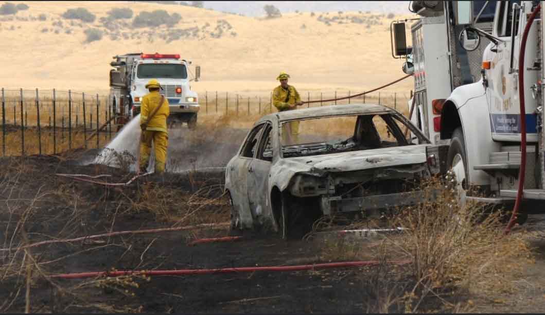 Abandoned vehicle reported on fire causes vegetation fire in Merced County