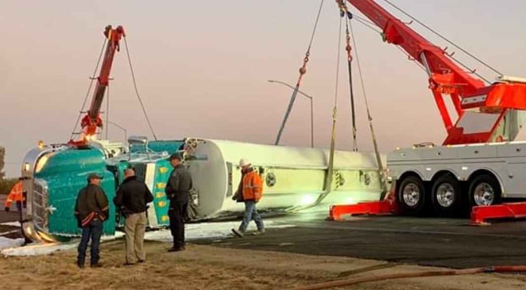 Big rig carrying gas overturns on highway 99 in Merced County