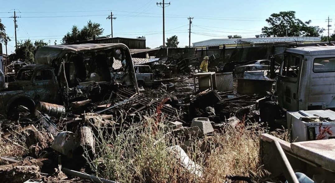 Early Sunday morning fire destroys about a dozen vehicles, and several debris in Merced property